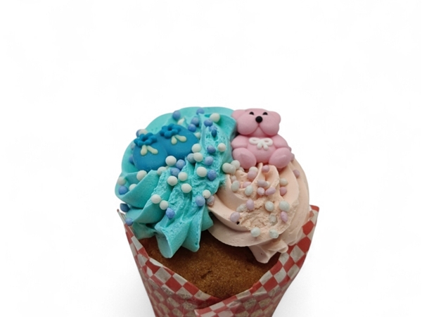 Gender reveal cupcake